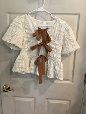 NWOT ITEM DITTO  REAM WITH BROWN TIES SHIRT